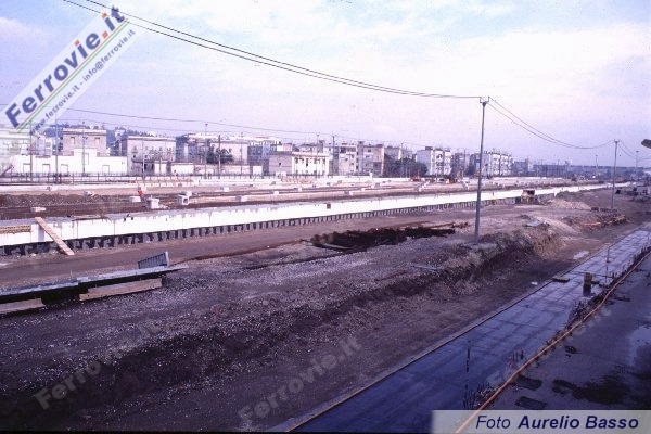 Contemporaneamente ai lavori di realizzazione della linea ad Alta Velocità tra Roma e Napoli, procede la costruzione del nuovo IDP (Impianto Dinamico Polifunzionale) di Napoli, che sorgerà nell'area attigua al deposito locomotive Smistamento, precedentemente occupata dalle officine della squadra rialzo. L'Impianto Dinamico Polifunzionale sarà adibito alla manutenzione corrente dei treni ad Alta Velocità ed alla manutenzione corrente programmata treni completi (MCPTC) del servizio metropolitano e regionale.