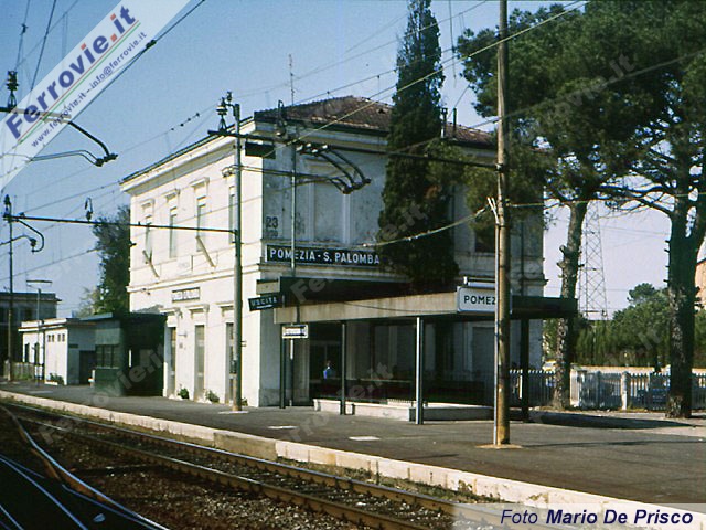 Nel 1981 si presentava così il fabbricato viaggiatori di Pomezia - Santa Palomba, rimasto pressoché immutato fino ad oggi.
