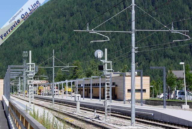 I lavori nella stazione di Valdaora-Anterselva sono iniziati già lo scorso anno e hanno riguardato la costruzione del nuovo fabbricato viaggiatori e dei nuovi marciapiedi alti con sottopassaggio, attivati l'11 dicembre 2008. Quest'anno gli interventi hanno interessato principalmente il piano binari: la configurazione attuale prevede il binario 2 di corretto tracciato, il binario 1 con deviate a 60 km/h e un breve tronchino lato Brunico.