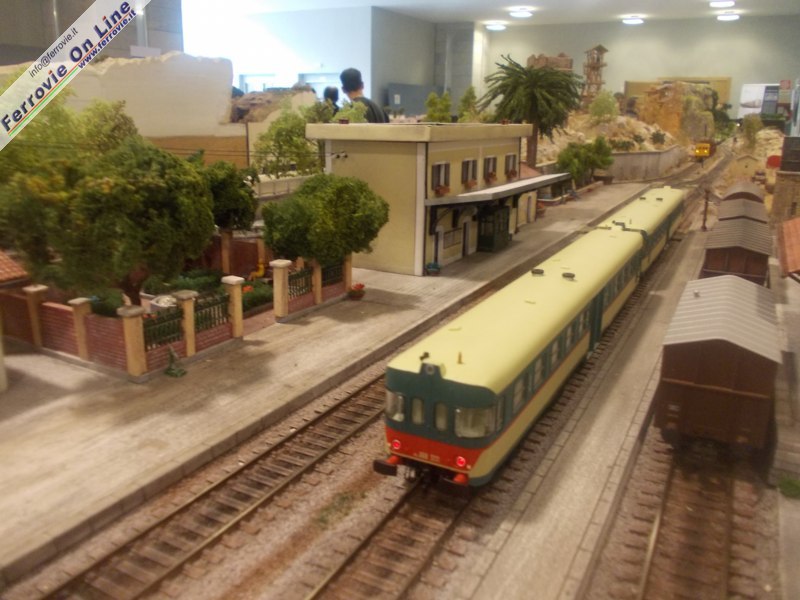 Doppia di ALn 668 in attesa di partire dal secondo binario della stazione di Imera.