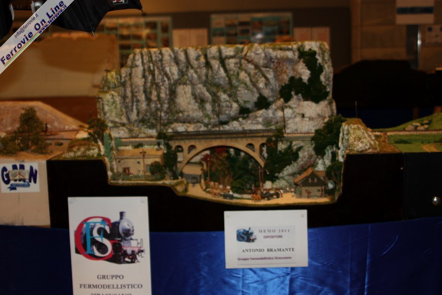 Ponte e rocce per un tipico paesaggio siciliano