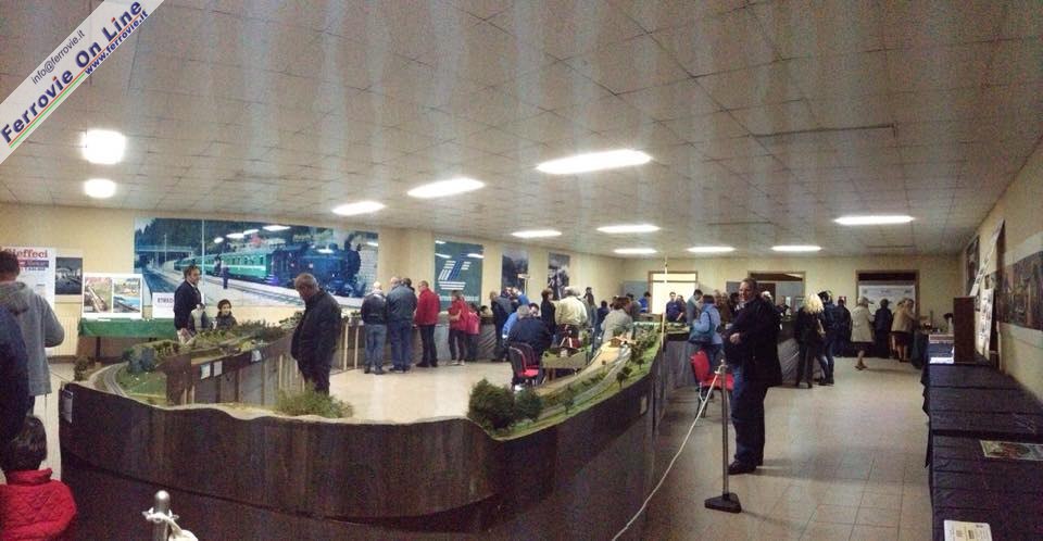 Panoramica della sala conferenze delle Ferrovie della Calabria che ha ospitato la Prima mostra di Modellismo Ferroviario organizzata da FREMO-Calabria.