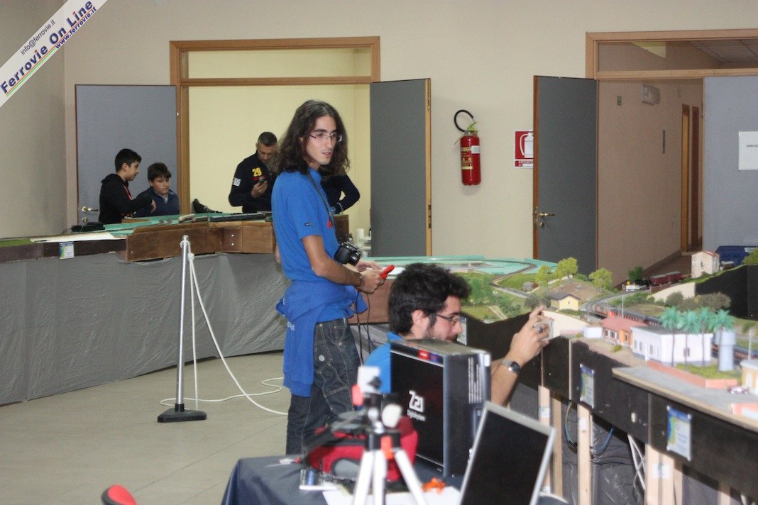 Alla ricerca di dettagli presso la stazione di Rende.