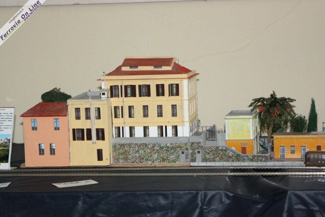 I caseggiati che circondano la principale stazione di Catanzaro delle FCL