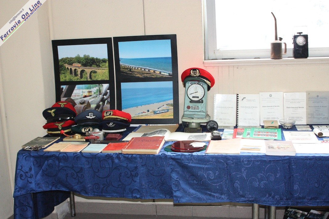 Foto e cimeli esposti a cura della Associazione Ferrovie in Calabria
