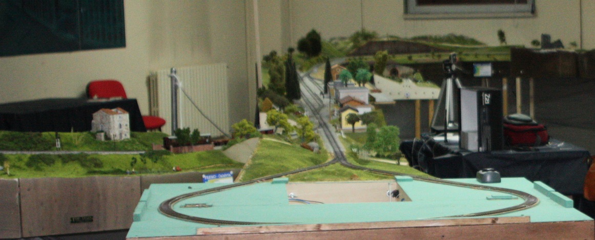 Vista d'infilata dell'impianto dal lato della stazione di Rende.